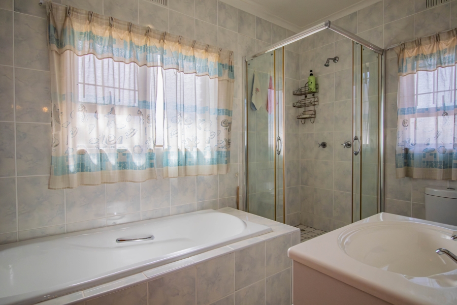 6 Bedroom Property for Sale in Myburgh Park Western Cape